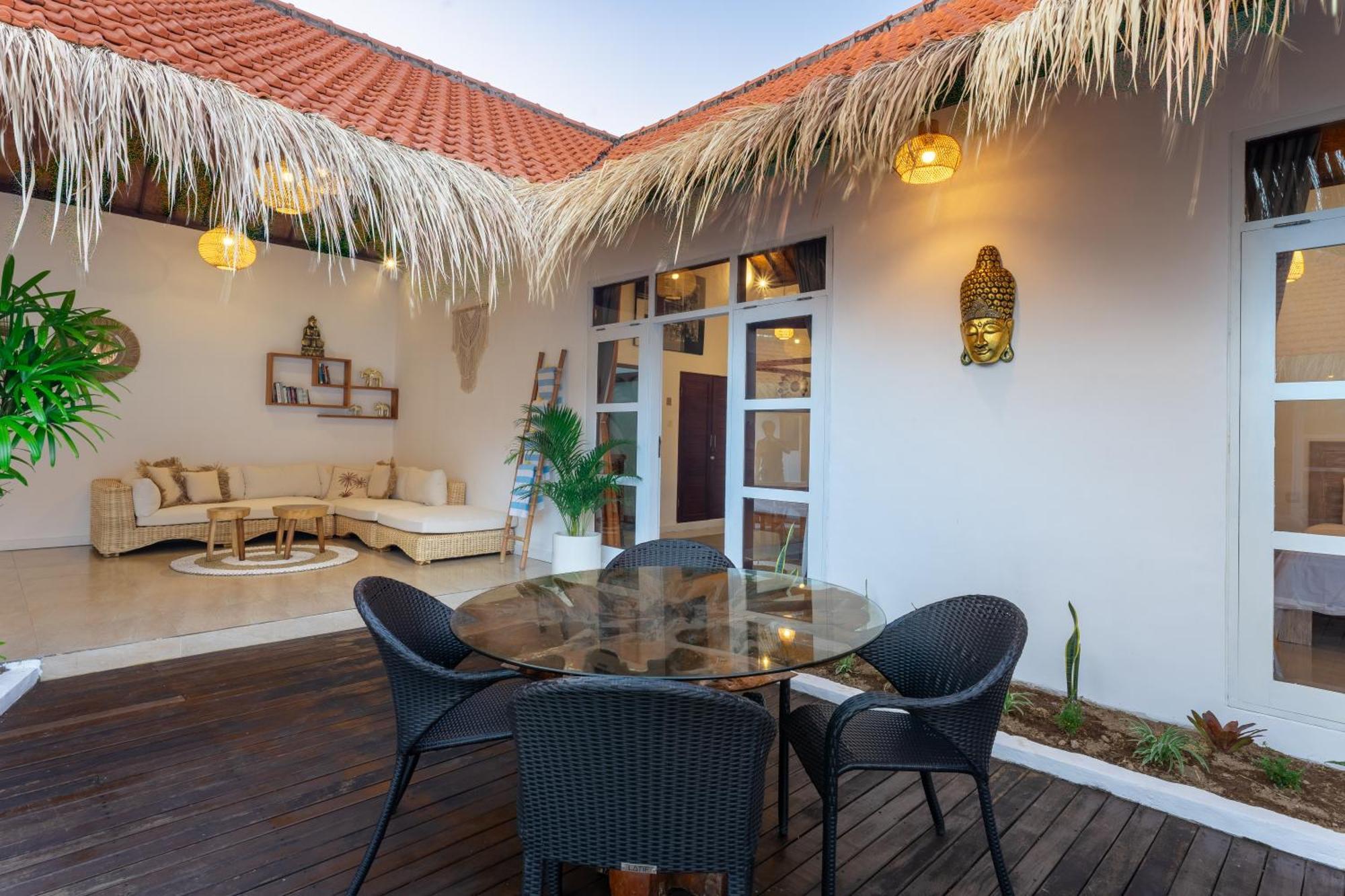 Mangga 2 Seminiak Villa